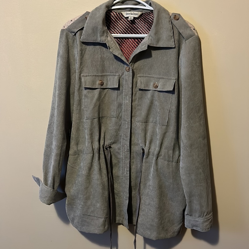 Ladies Size M Davi & Dani cute blazer with knit detail back. - Picture 2 of 5